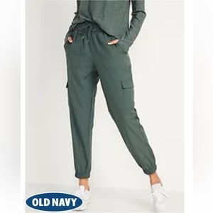 NWOT Old Navy StretchTech Cargo Jogger Pants in Terrestrial Green, size S Petite